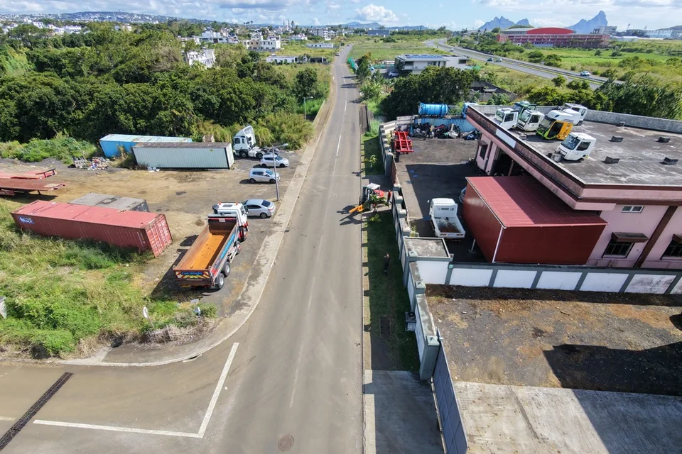 Access road approaching Riteseal from Phoenix, Mauritius