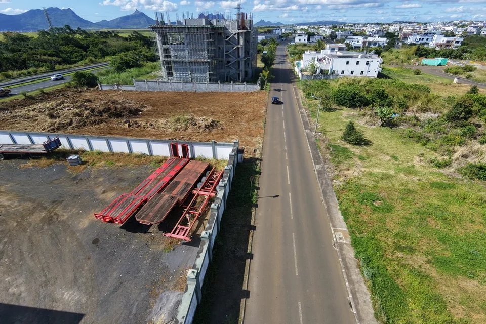 Access road approaching Riteseal from the Bagatelle Dam roundabout, Mauritius